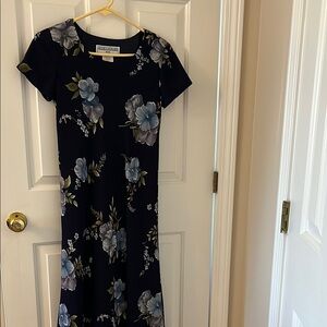 Jessica Howard Floral Navy Dress. Size 6P. EUC